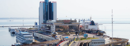 Вид на пассажирский терминал порта до российского военного вторжения на территорию Украины