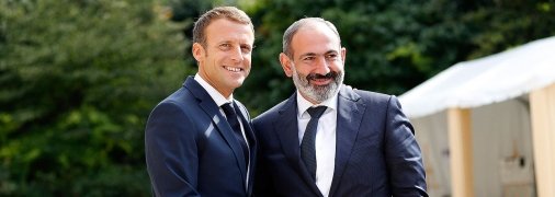 Макрон і Пашинян