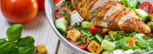 ТОП-5 лучших салатов из курицы по версии SMAK.UA
