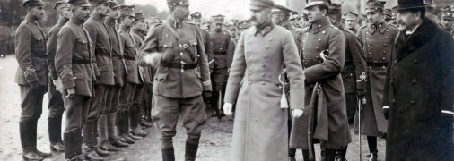 Генерал Йозеф Довбор-Мусницький, Йозеф Пілсудський та генерал Венява-Длугошовский (зліва направо) у Познані. 27 жовтня 1919 року