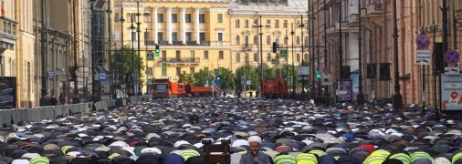 Сотні тисяч мусульман моляться одночасно
