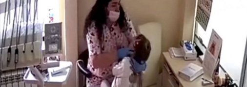 Била ребенка головой о кушетку: видео и подробности скандала вокруг ровенского стоматолога