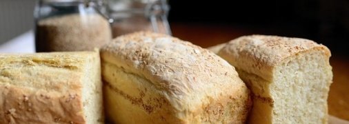 Народные приметы о еде: как нельзя резать хлеб и почему рыбу не едят с головы