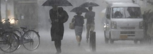 Один человек погиб и двое пропали без вести: последствия потопа в Японии (фото)