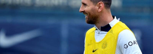 Месси две недели не будет играть, тренироваться и получать оклад