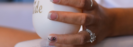 Подборка образов с ярким френчем для ногтей