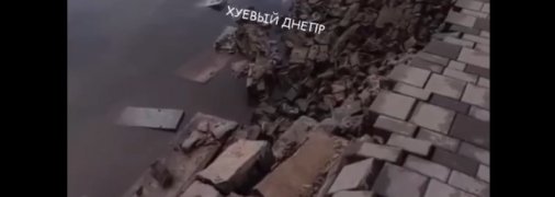 В Днепре ливнем "смыло" часть набережной в реку (видео)
