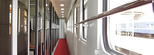 Чисті та світлі вагони світять не кожному