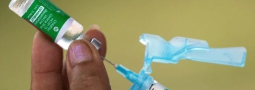 Чим вакцина Covidshield відрізняється від AstraZeneca та чи відмовиться від неї Україна після смерті Інни Нарожної 