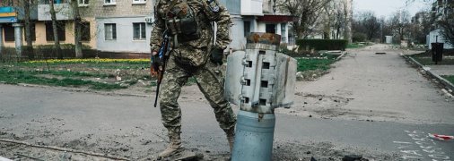 Не разорвавшийся снаряд возле жилого дома