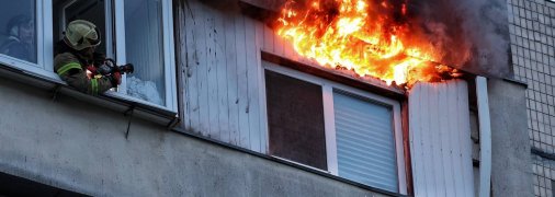 На последнем этаже горел балкон