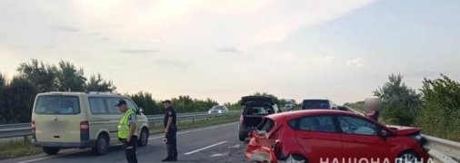 Три человека пострадали в тройном ДТП на трассе Киев-Одесса (фото)