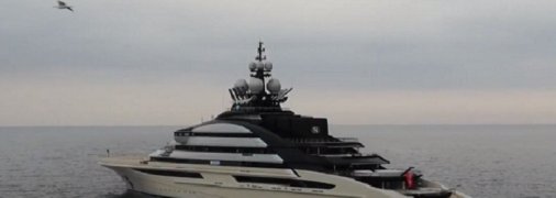 Гигантскую яхту официально богатейшего россиянина заметили у берегов элитного средиземноморского курорта (фото, видео)