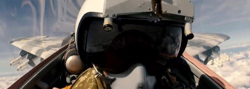 Украинский пилот в кабине самолета