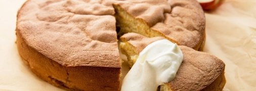 Шарлотка с персиками