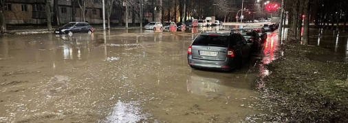 Наслідки витоку води через аварію на водопроводі на Борщагівці