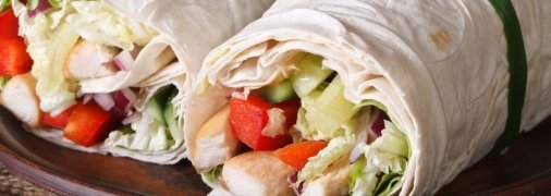 Сытный рулет из лаваша с курицей и овощами