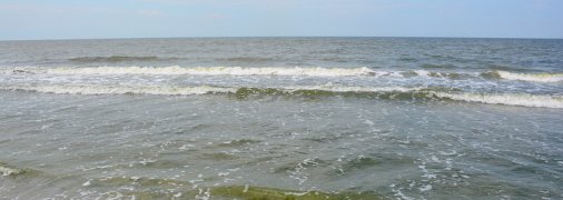 Дрейфующих украинских рыбаков в Черном море спасли и без России