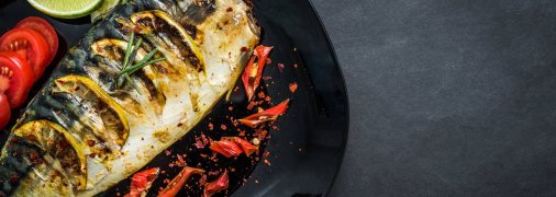 Запеченная скумбрия с овощами