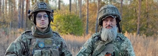 С первых дней войны Евгений Рогачевский воюет рядом с сыном Максимом