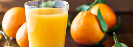 Свежевыжатые соки на завтрак: польза или вред?