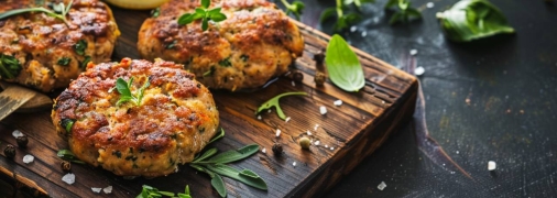 Куриные котлеты – отличный вариант обеда (изображение создано с помощью ИИ)