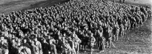 Колона радянських військовополонених, Харківський котел, травень 1942 року