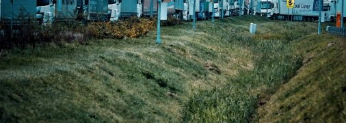 Черги на кордоні розтягнулись на кілометри