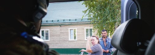 Воїн ЗСУ зустрівся з жителями Курської області