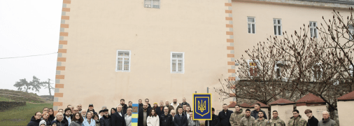 Установка столба с острова в Ужгороде