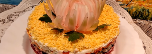 Такий салат точно стане окрасою столу на Новий рік