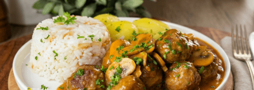 Тефтелі у вершково-томатному соусі з грибами