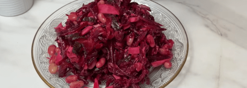 Буряковий салат з квасолею та огірками