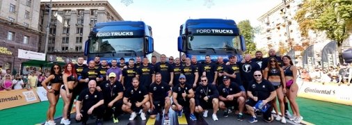 На Крещатике прошел чемпионат Украины по перетягиванию грузовиков