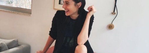 Галь Гадот примерила маску Бэтмена