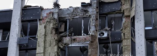 Будівельні конструкції тримаються на оголеній арматурі