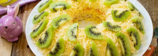 Салат из крабовых палочек и киви