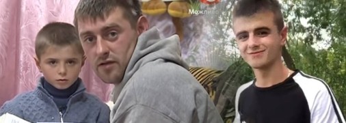 Ліворуч - кадр з випуску "Хата на тата", праворуч - дорослий автор слова "сокіабле"