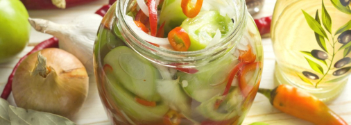 Смачний та ароматний салат з зелених помідорів