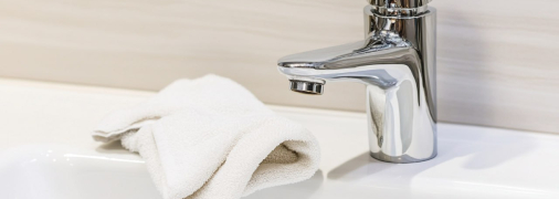 Хромований кран доволі просто тримати у чистоті (зображення створено за допомогою ШІ)