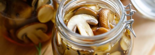 Мариновані гриби стануть вашою улюбленою закускою (зображення створено за допомогою ШІ)