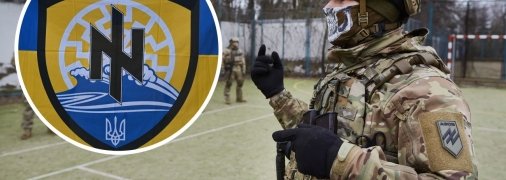 На рукаве бойца отчетливо видно шеврон подразделения "Азов"