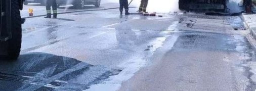 Загоревшийся на ходу в Киеве автобус тушили 15 человек, но от него осталось одно название (фото)