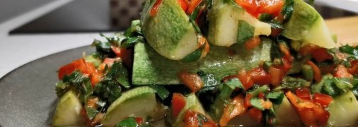 Пикантна закуска з кабачків