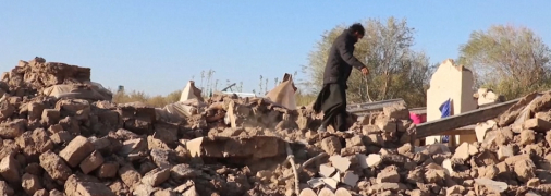 Люди остаются под завалами