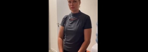 Матерью детей, выбросивших украинские паспорта, занялась полиция: что о ней известно