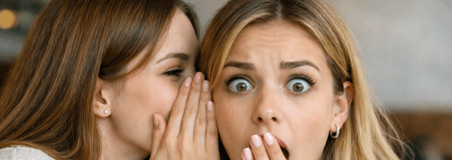 Дівчата пліткують