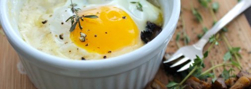 Яйца кокот: 3 варианта сытного завтрака