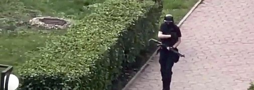 Налетчик в первые минуты нападения