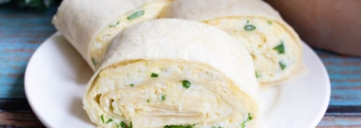 Быстрый рулет из лаваша и вареных яиц